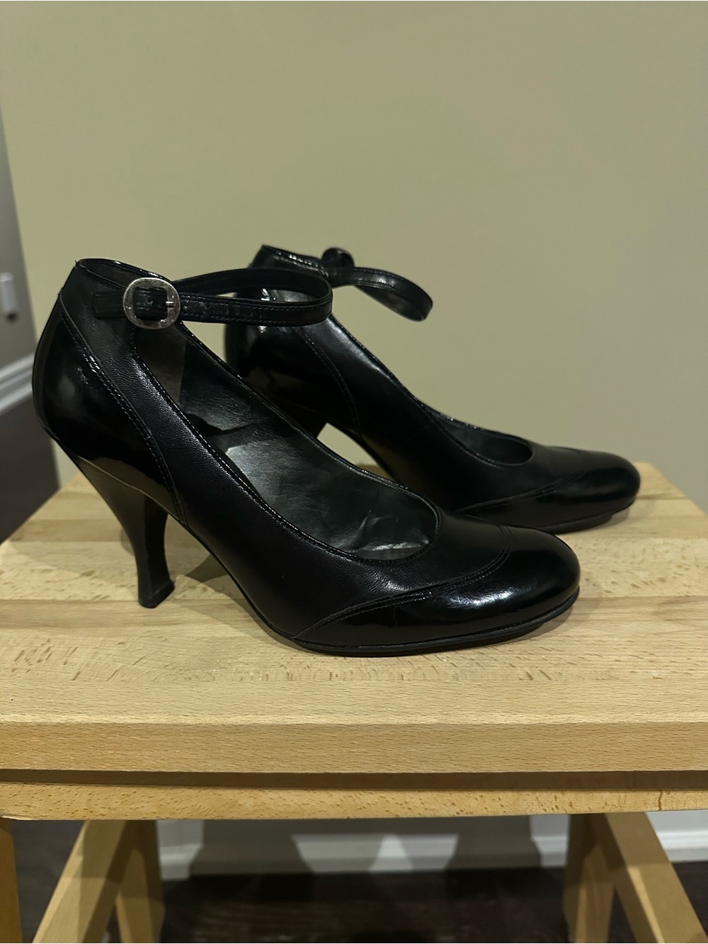 Enzo Angiolini Black Patent Mary Jane Heels size 6